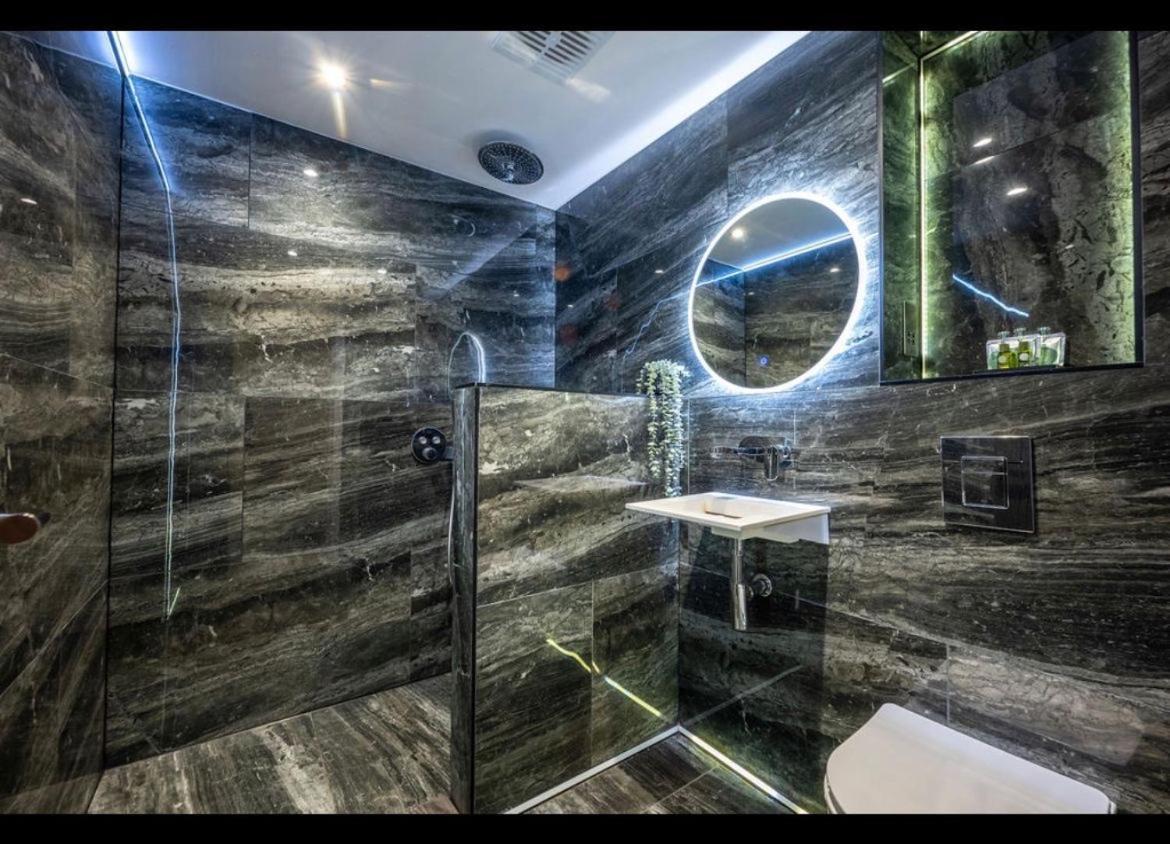 Royal Mile Edinburgh Boutique Apartment Extérieur photo